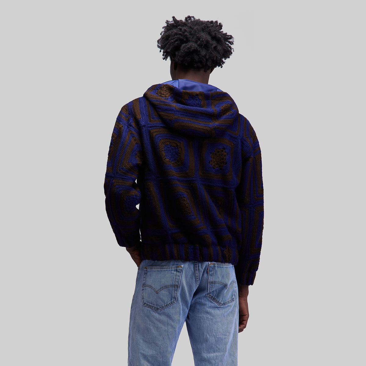 Sweat à capuche en crochet