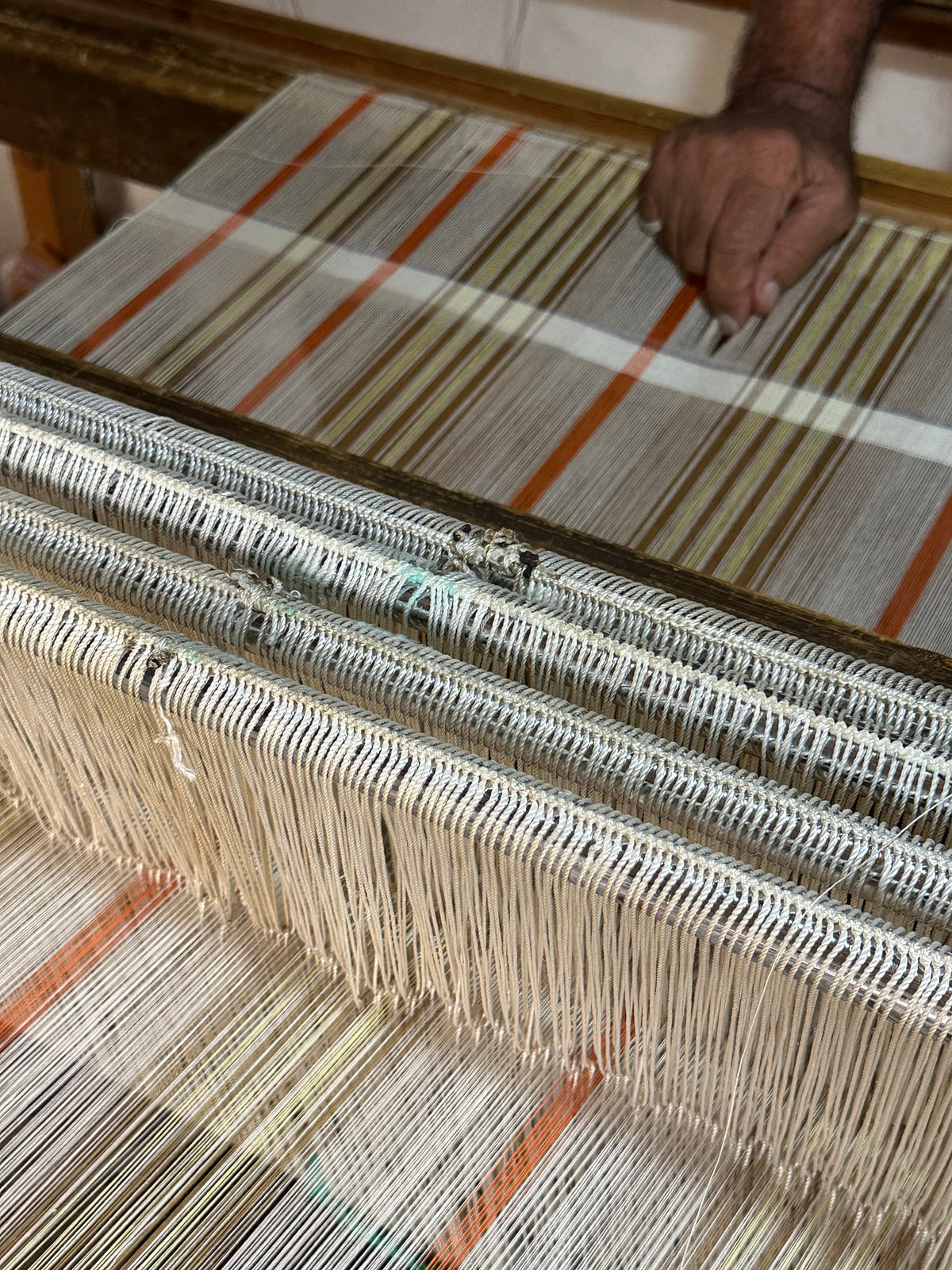 Chemise de travail à carreaux écru et orange tissée à la main