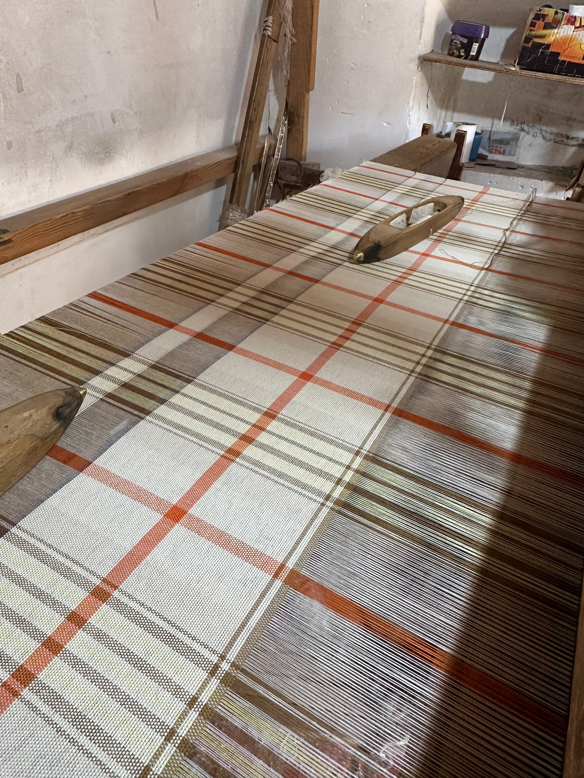 Chemise de travail à carreaux écru et orange tissée à la main