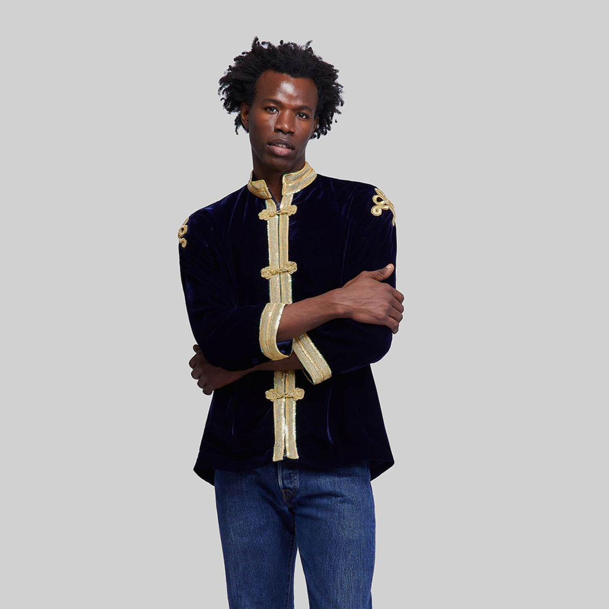 Kaftan en velours avec bordure dorée